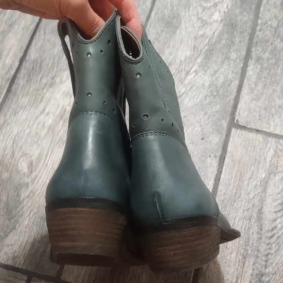 Western Cowgirl Ankle Boots - Picture 6 of 11